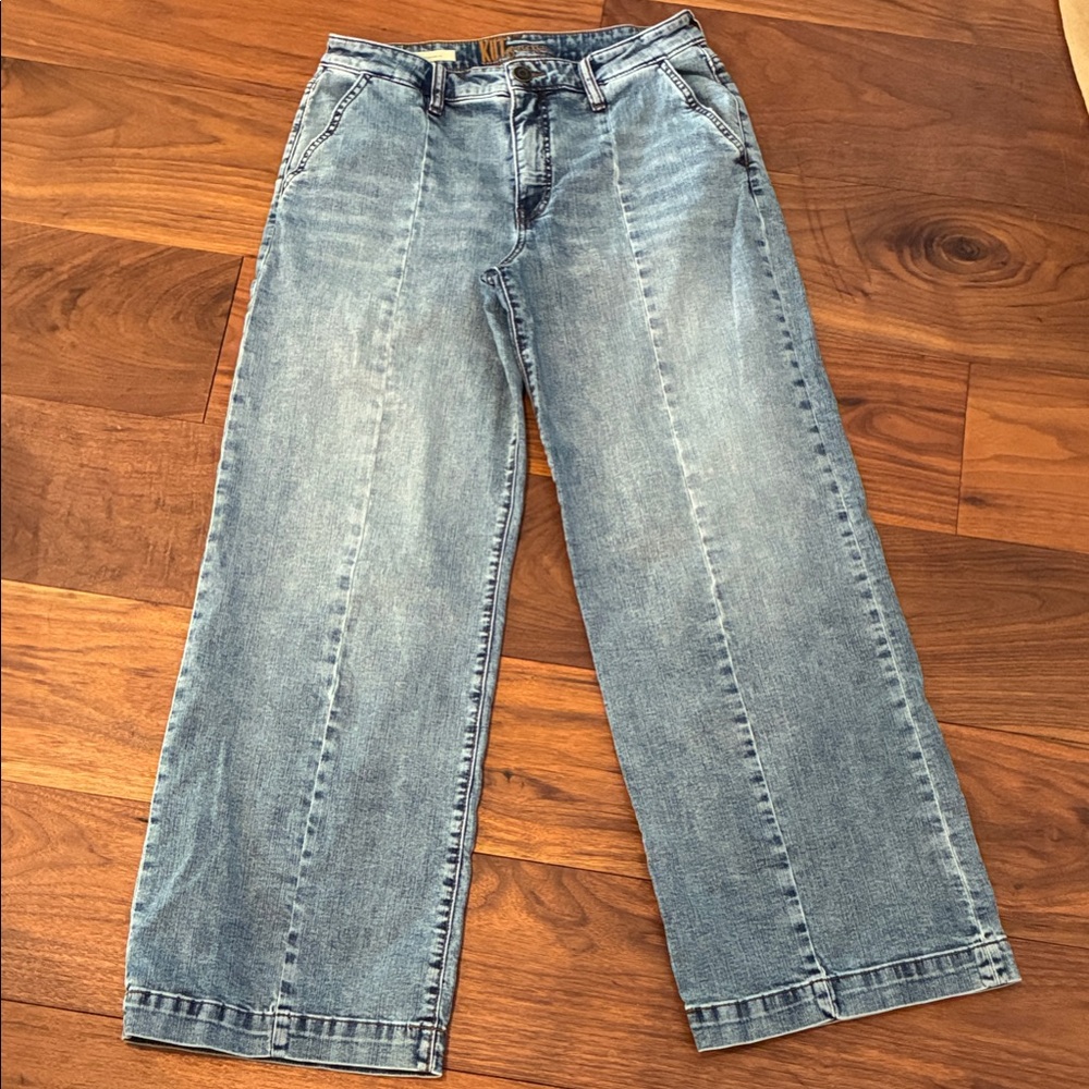 Kut from the Kloth “Jo” Light Blue Relaxed Womens Jeans